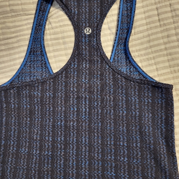 Lululemon tank size 6 - Picture 3 of 4